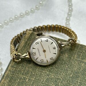 Vintage Round Dial Gold Dorset Wind-Up Watch